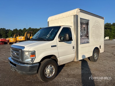 2014 Ford E-350 4x2 Autocarro furgonato