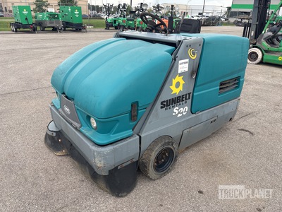 2016 Tennant S20 Ride-On Floor Sweeper