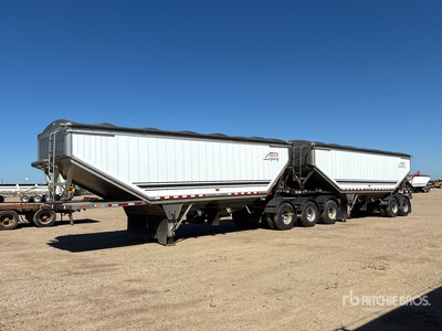 2016 Doepker Super B-Train Grain Trailer