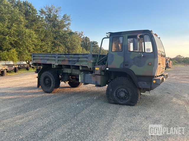 2001 Stewart & Stevenson M1078A1 LMTV 4x4 Cargo Truck