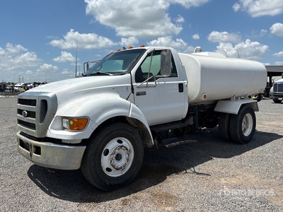 2005 Ford F-650 2000 gal 4x2 Water Truck