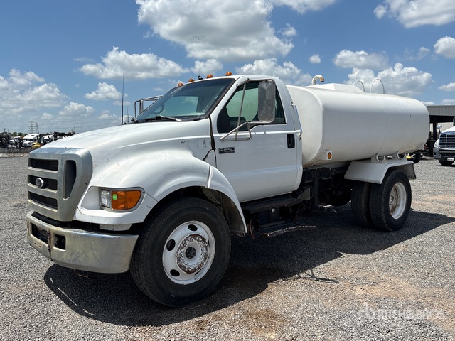 2005 Ford F-650 2000 gal 4x2 Water Truck