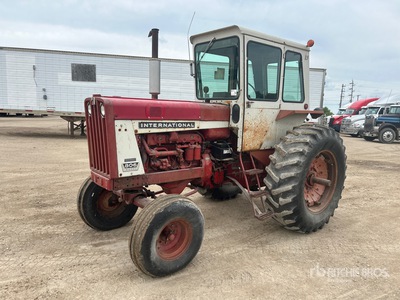 International 806 2WD Tractor