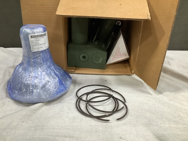(1) Guidewheel Carrier, (1) Fluid Filter, (60) Retaining Rings & Assorted Items (1) Guidewheel Carrier, (1) Fluid Filter, (60) Retaining Rings & Assorted Items