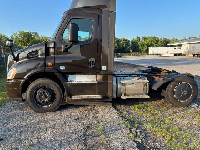 2018 Freightliner Cascadia 113 S/A Day Cab Truck Tractor (Inoperable)
