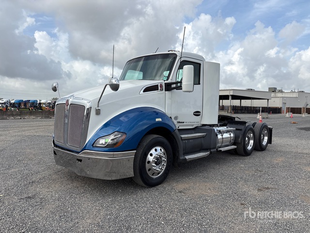 2015 Kenworth T680 6x4 T/A Day Cab Truck Tractor
