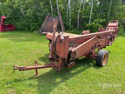 1976 New Holland Hayliner 273 Square Baler