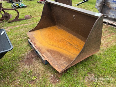 Linkletters 72 in Q/C Vegetable Ag Tractor Bucket - Fits John Deere 245