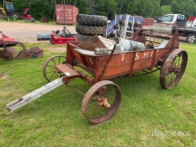 CockShut 3 ft Dry Spinner 4x2 Antique Manure Spreader