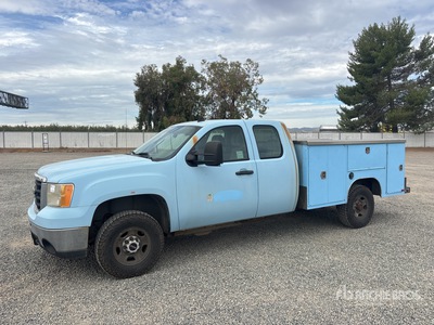 2007 GMC Sierra 2500HD 4x2 Extended Cab Utility Truck
