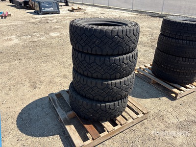 Quantity of (4) Wrangler Duratrac 285/60R20 اطارات المواصلات