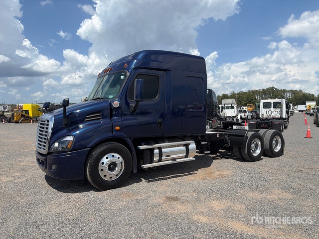 2016 Freightliner Cascadia 113 6x4 T/A Sleeper Truck Tractor