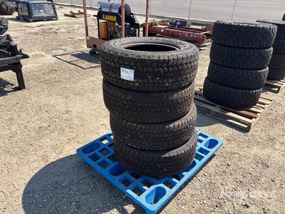 Quantity of (4) Wrangler 275/65R18 اطارات المواصلات
