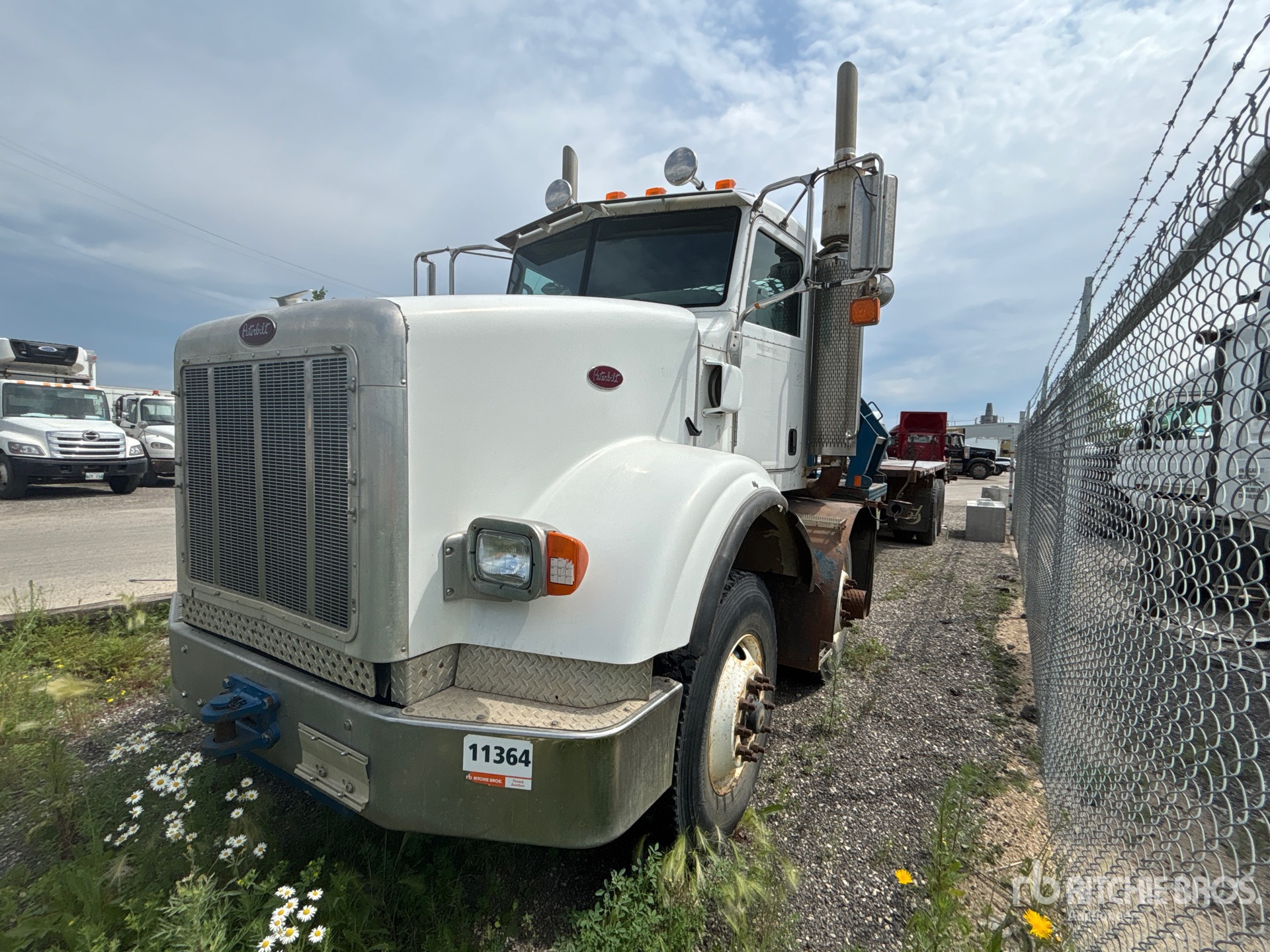 2007 Peterbilt 378 8x4 Twin-Steer Bed Truck (Inoperable)