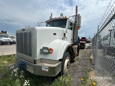 2007 Peterbilt 378 8x4 Twin-Steer شاحنة مسطحة (Inoperable)