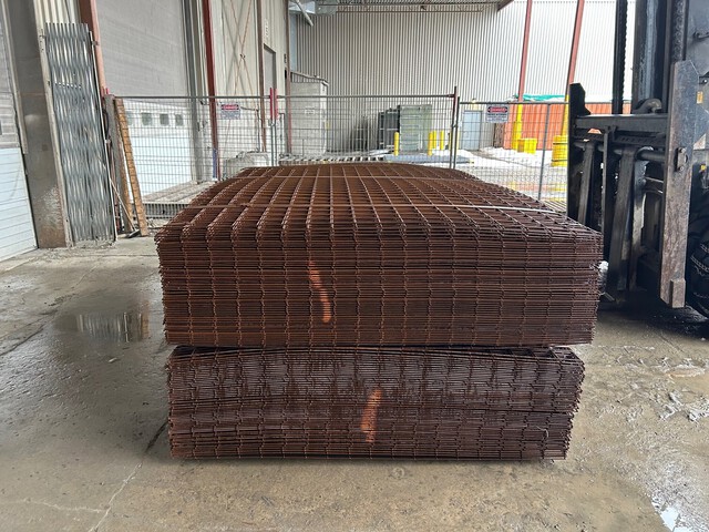 Quantity of (1500) Light Duty Slab Mesh