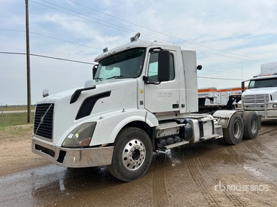 2012 Volvo VNL 6x4 Cabeza Tractora Cabina Corta