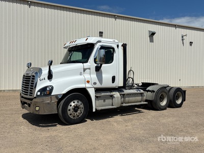 2016 Freightliner Cascadia 125 6x4 6x4 T/A Day Cab Truck Tractor