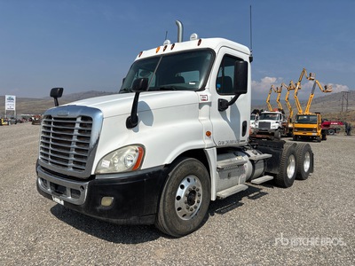 2011 Freightliner Cascadia 125 6x4 Ciągnik siodłowy T/A z kabiną dzienną