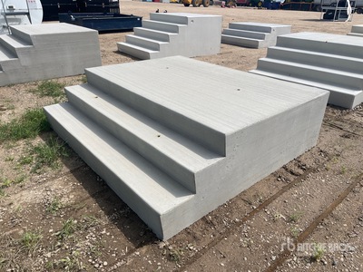 80 in x 24 in Three Step Landing Concrete Stairs, Side Entry RHS Closed