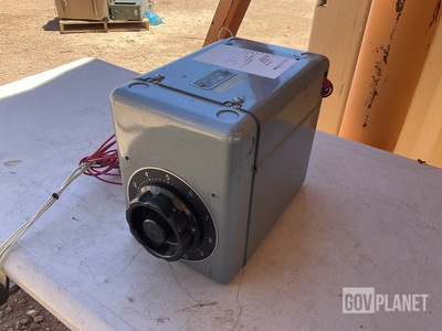 Variac 3490-9005 Transformer w/Storage Case