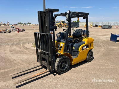 2010 Cat P5000 Cushion Tire Montacargas