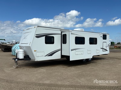 2005 Arctic Fox 32D 32 ft T/A Travel Trailer