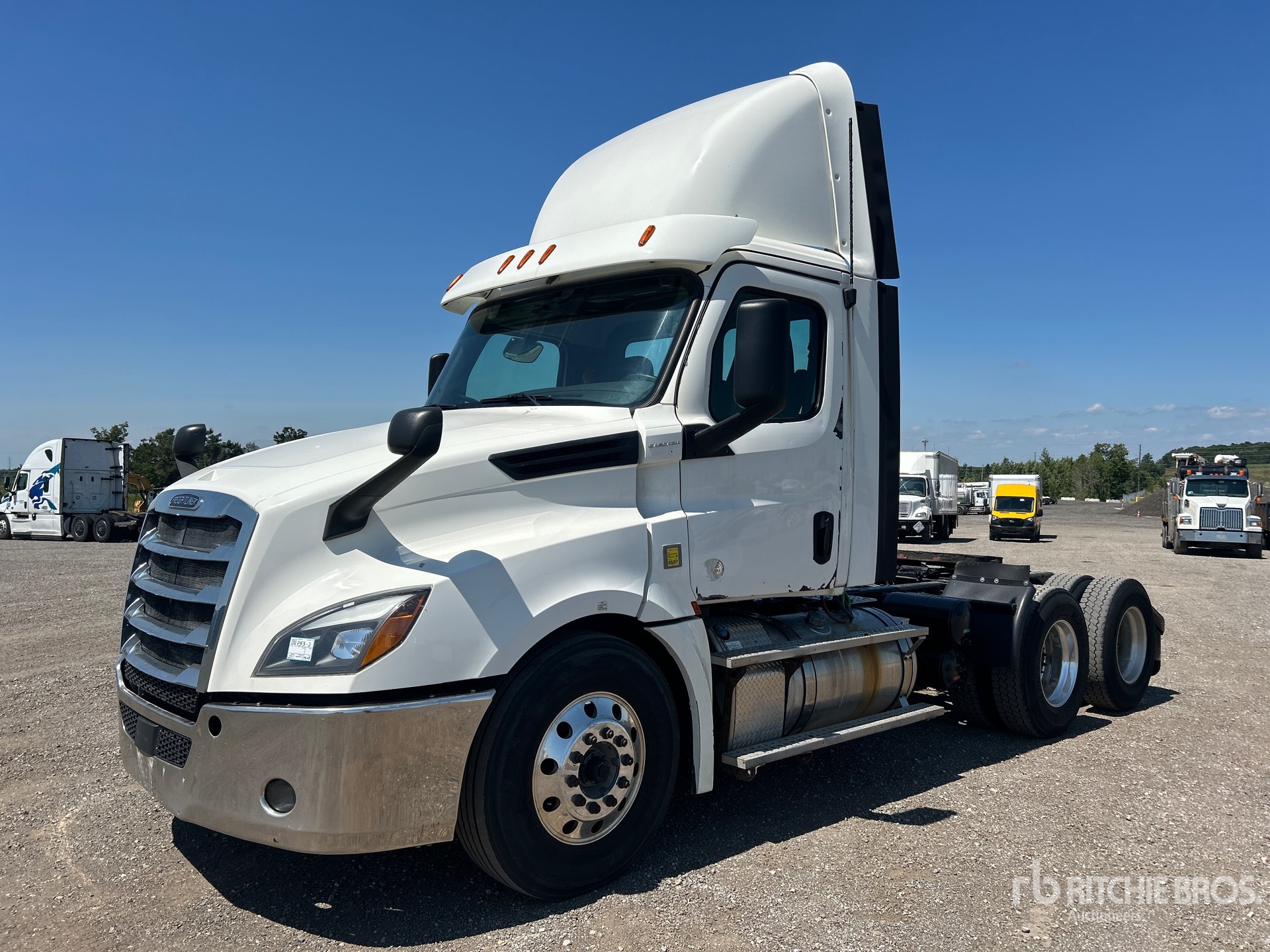 2019 Freightliner Cascadia 126 6x4 T/A Day Cab Truck Tractor