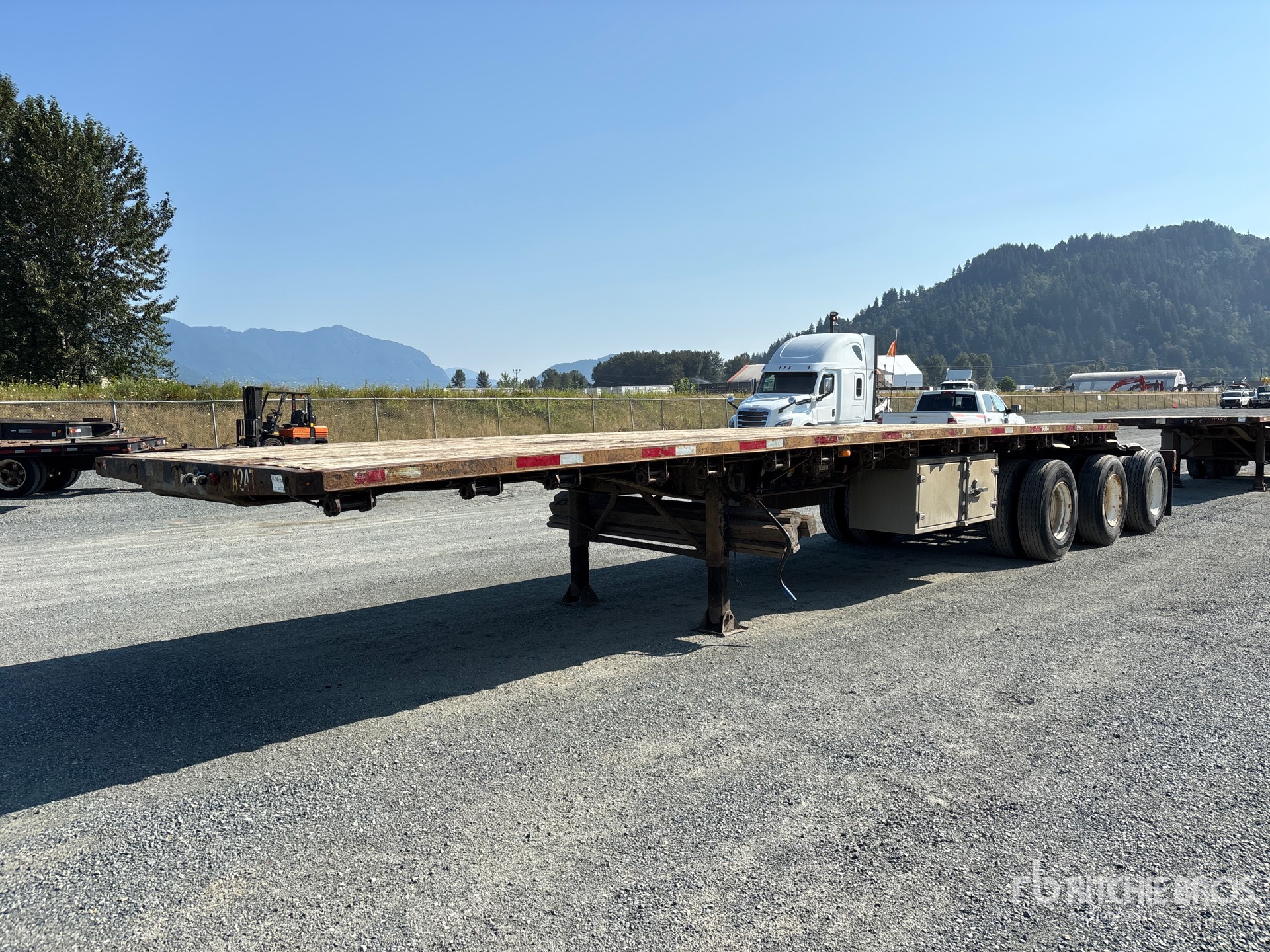 2018 Raja 32 ft Tri/A Super B-Train Lead Flatbed Trailer