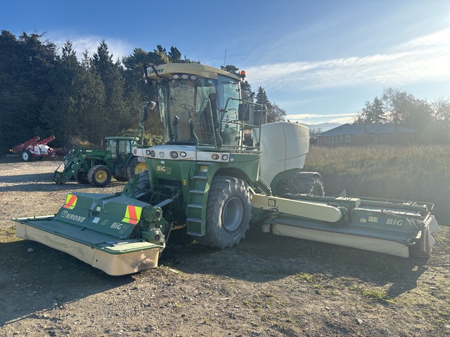 2016 Krone Big M 420 9700 mm Flex Wing Mower Conditioner 2016 Krone Big M 420 9700 mm Flex Wing Mower Conditioner