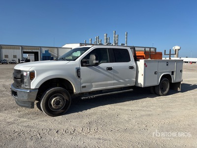 2019 Ford F-350 XL 4x4 Crew Cab Utility Truck