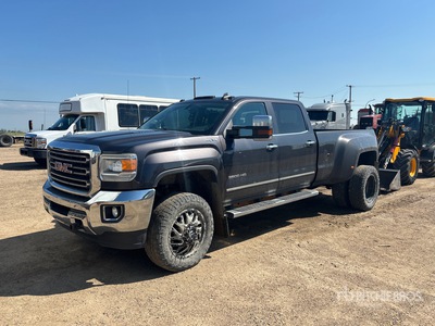 2015 GMC Sierra 3500 4x4 Crew Cab Pickup
