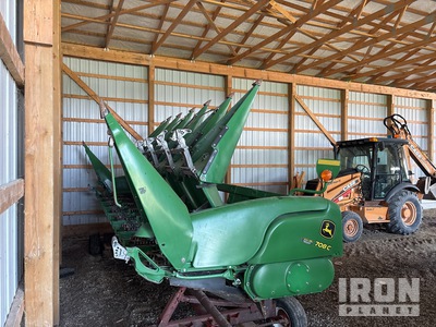 John Deere 708C 8 Row 0 ft Corn Corn Head Tête de moissonneuse-batteuse