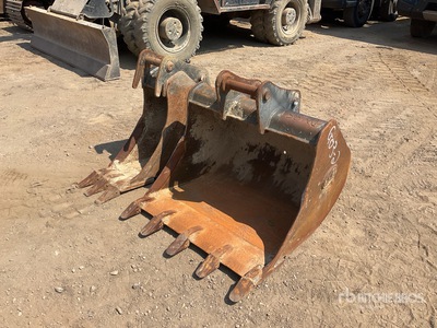 Quantity of (2) Geith 900 mm Digging 300mm, 8 Ton Excavator Bucket