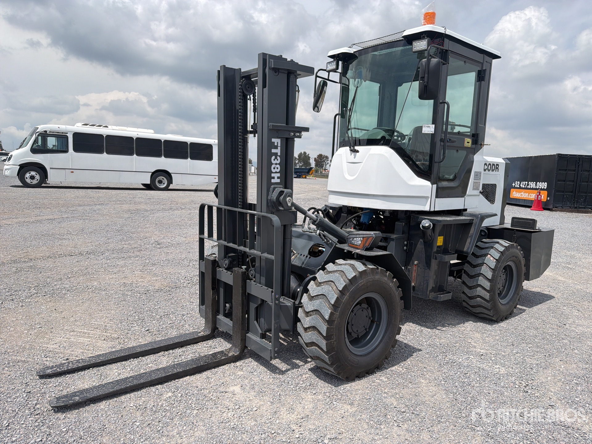 2026 ACCODR FT-38H 8300 lb 4x4 Montacargas Todo Terreno (Sin Usar) / Rough Terrain Forklift (Unused)