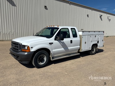 2001 Ford F-350 XL 4x2 Extended Cab Utility Truck