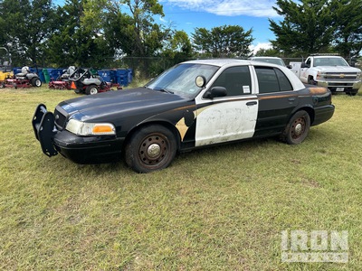 2010 Ford Crown Victoria 自動車