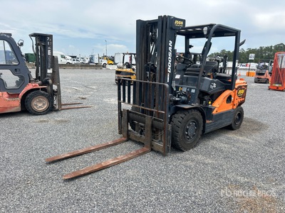 2021 Doosan D35S-7 6950 lb Pneumatic Tire Heftruck