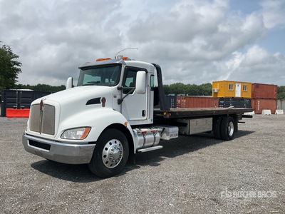 2011 Kenworth T300 4x2 Autocarro con pianale rollback
