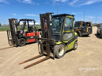 1996 Clark C30L 4950 lb Pneumatic Tire Chariot Élévateur (Inoperable)