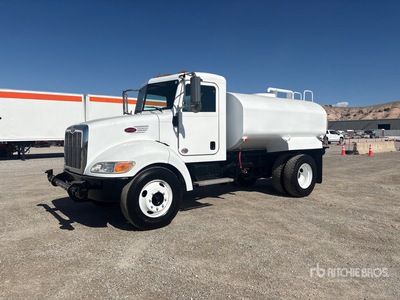 2014 Peterbilt 325 1800 gal 4x2 Ciężarówka na wodę