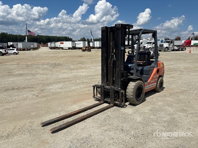 2018 Toyota 8FGU30 4900 lb Pneumatic Tire Montacargas