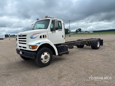 1998 Ford L8501 4x2 Cab and Chassis