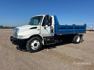 2008 International 4300 4x2 S/A Camión dumper