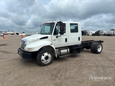 2005 International 4300 4x2 Crew Cab Cab and Chassis
