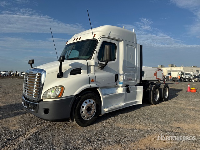 2015 Freightliner Cascadia 113 6x4 T/A Sleeper Truck Tractor