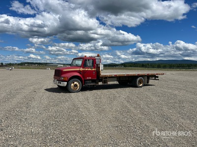 1992 International 4700 4x2 Flatbed Truck