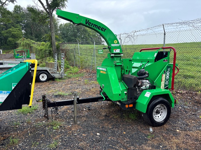 2021 Vermeer BC900XL Tow-Behind Wood Chipper