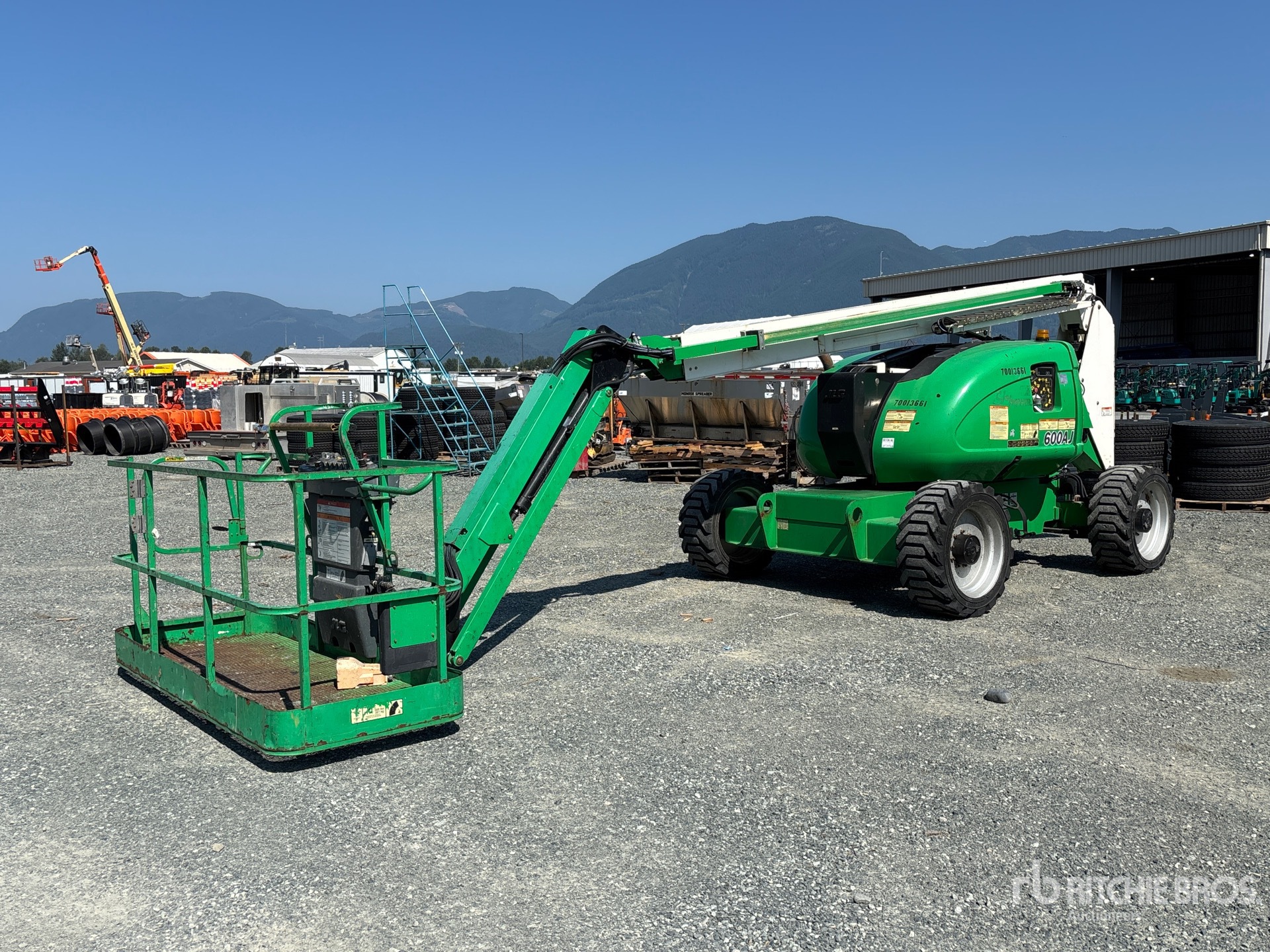 2016 JLG 600AJ 4WD Dual Fuel Articulating Boom Lift
