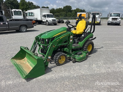2019 John Deere 1025R 4WD tractor utilitario
